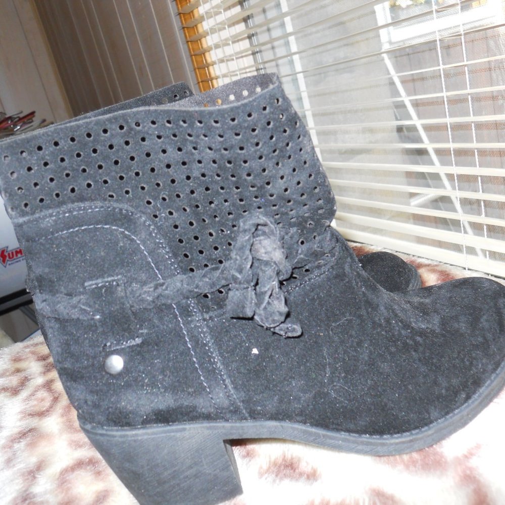 brand new size 8 black suade ankle boots
